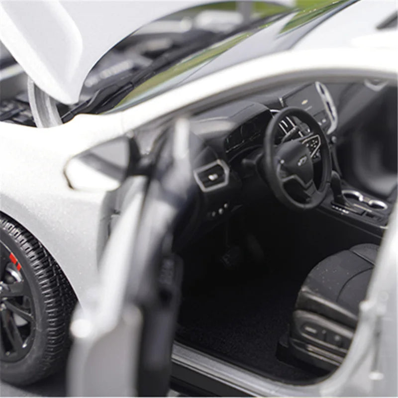 1:18 Chevrolet Equinox Redline