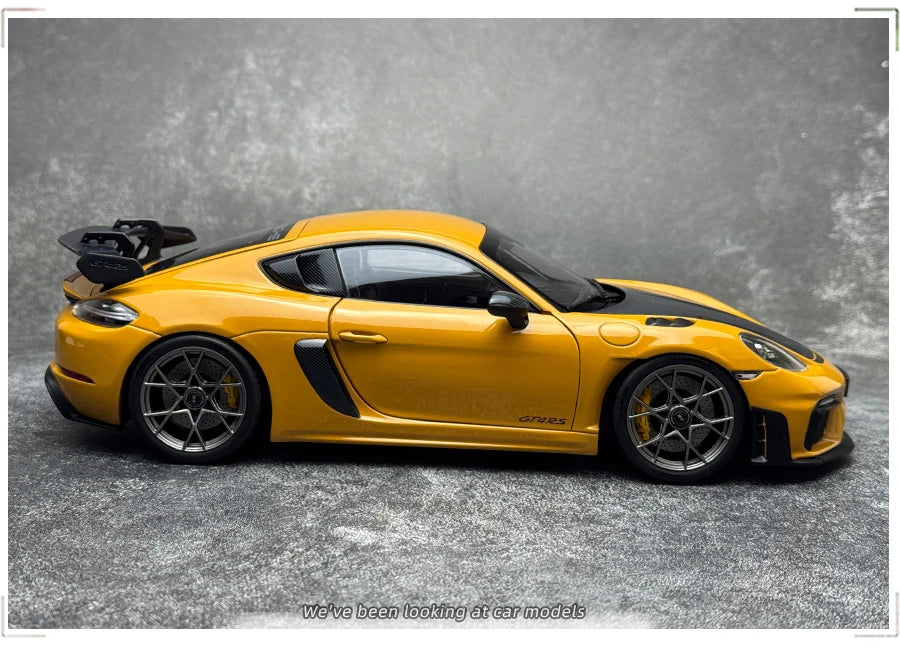 1/18 Porsche 718 Cayman GT4 RS Weissach Pack 2023