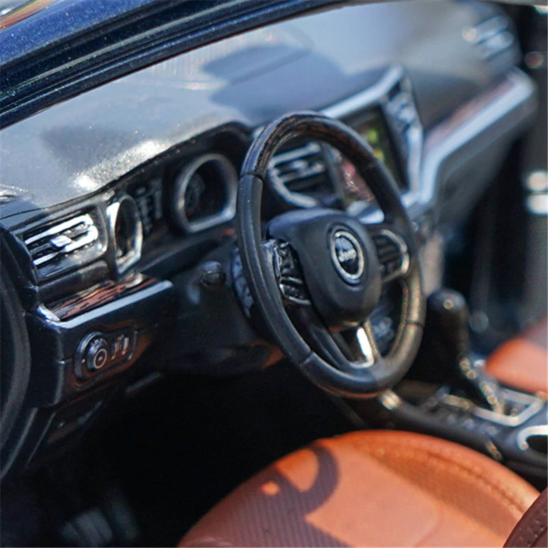 1:18 Jeep Grand Commander