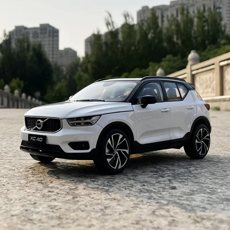 1:18 Volvo XC40