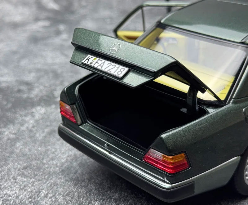 1:18 Mercedes-Benz 230E W124 1990