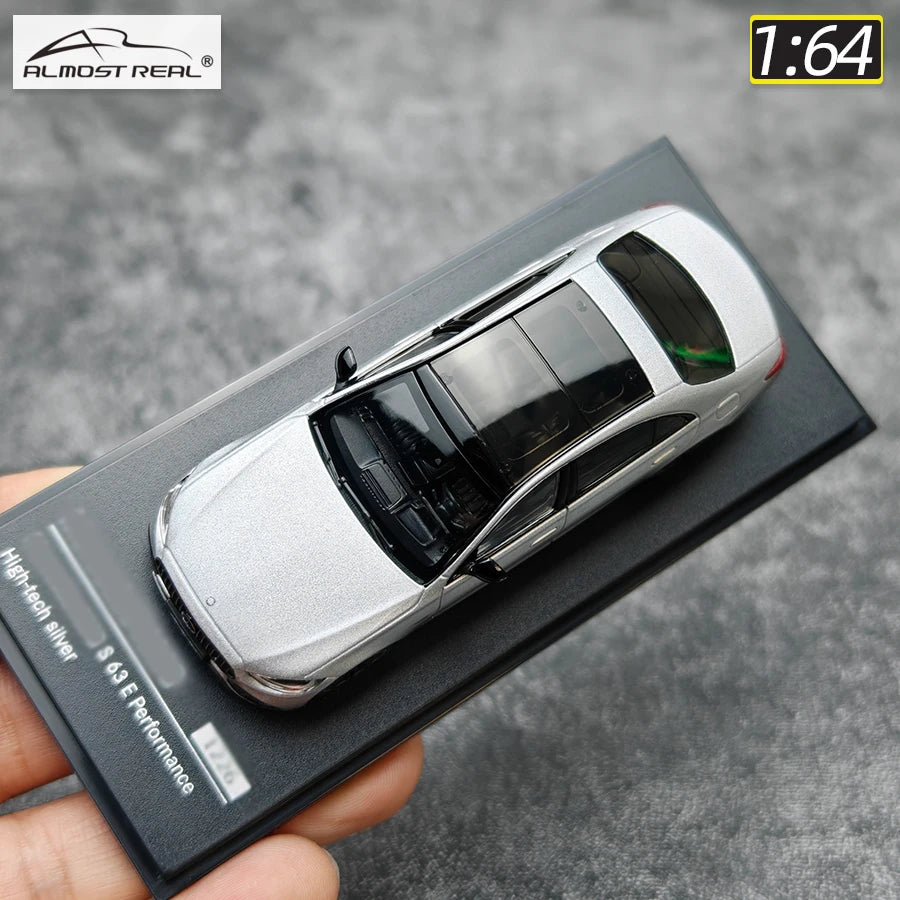 1:64 Mercedes-Benz S63 E Performance 2023