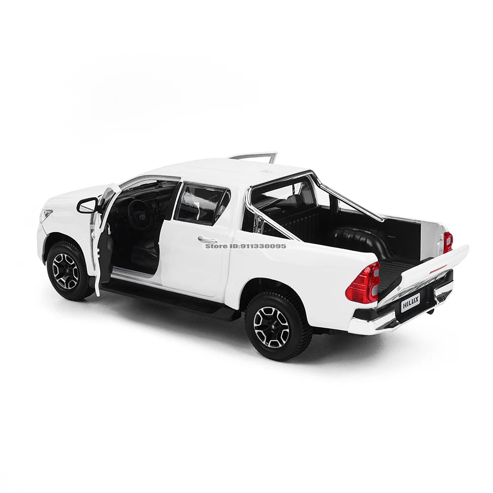 1:27 Toyota Hilux