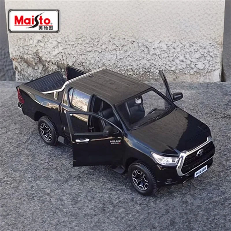 1:27 TOYOTA Hilux