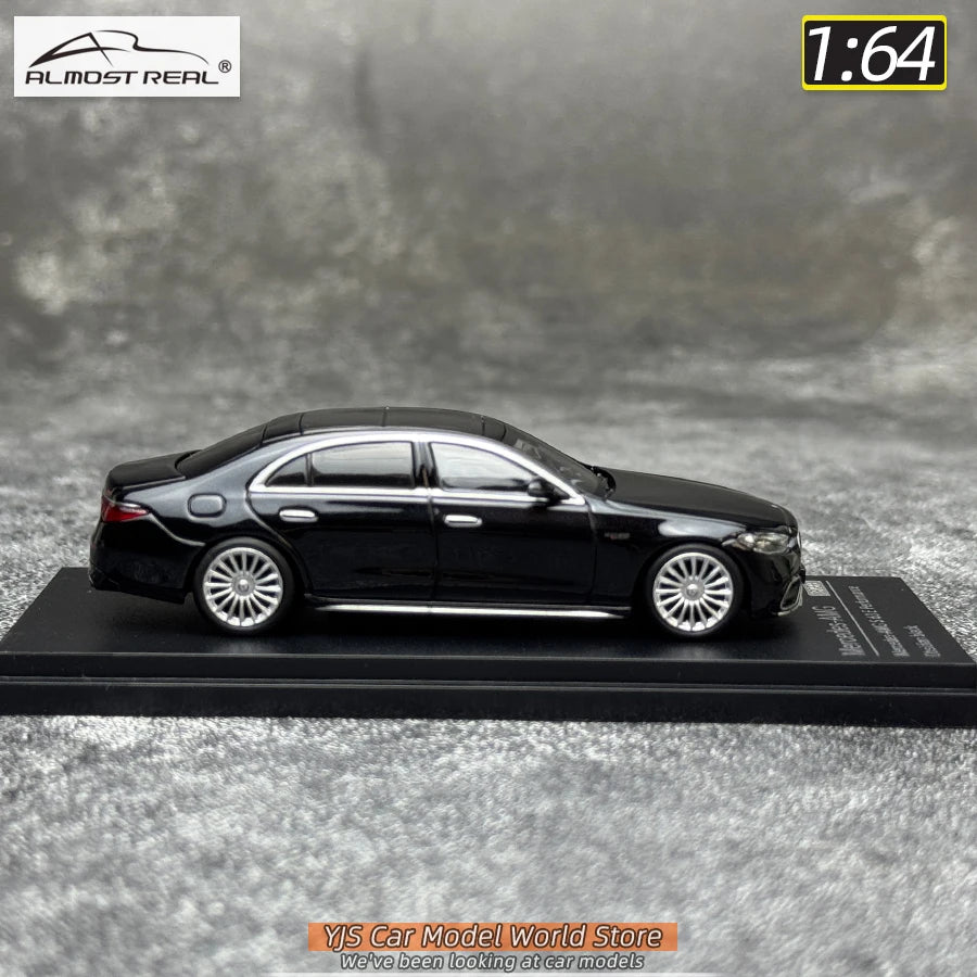1:64 Mercedes-Benz S63 E Performance 2023