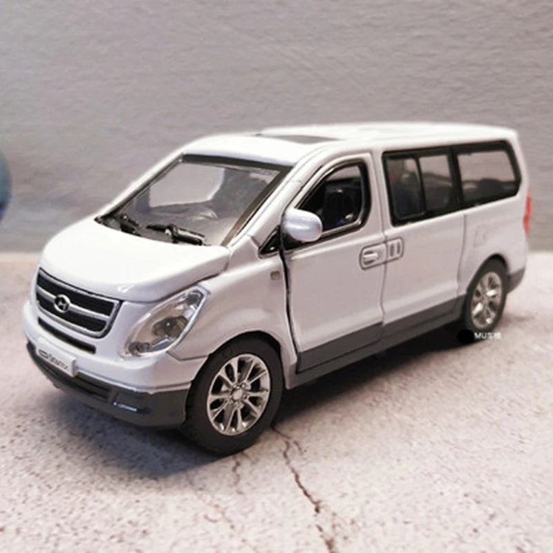 1:32 Hyundai H-1 Grand Starex