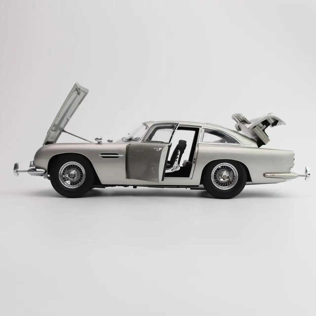 1:18 Aston Martin DB5 007