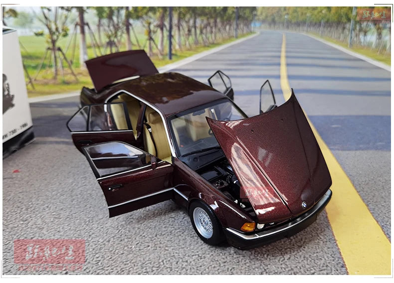 1:18 BMW 7 Series E32 730i 1986