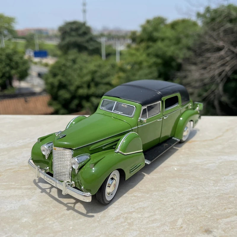 1:30 Classical Old Car