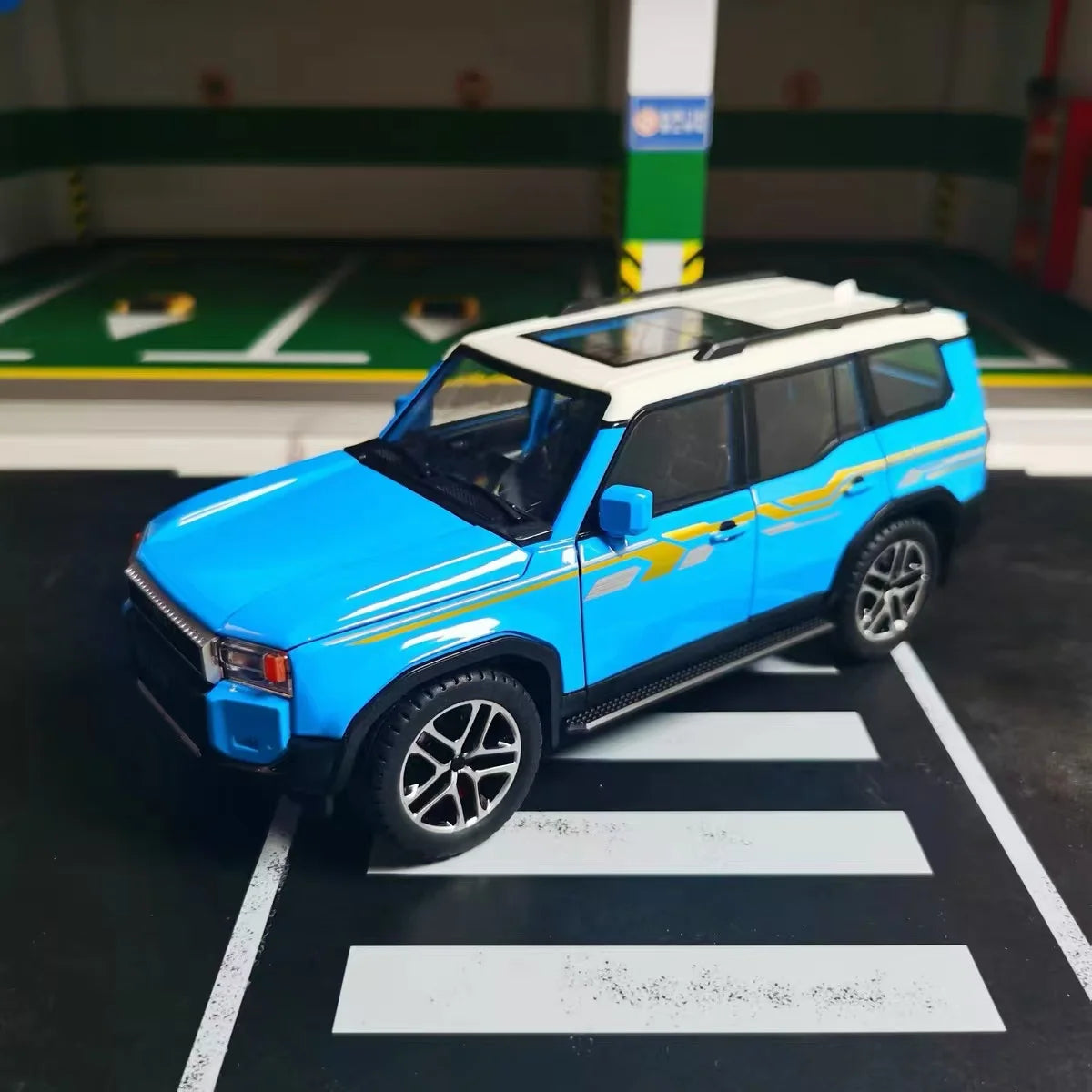 1:24 Toyota Land Cruiser Prado 2024