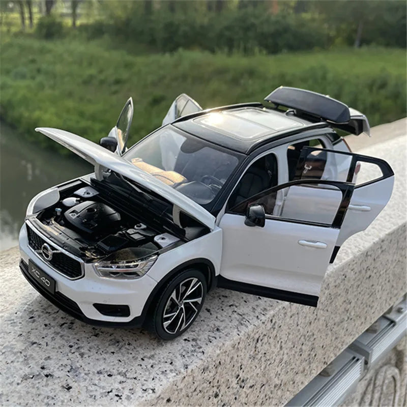 1:18 Volvo XC40