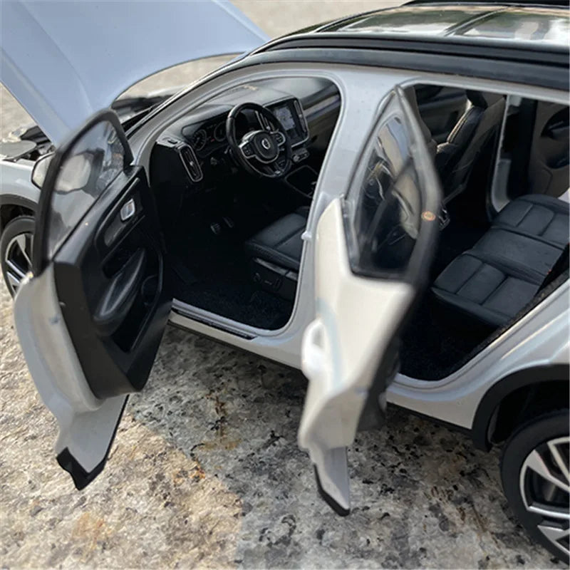 1:18 Volvo XC40