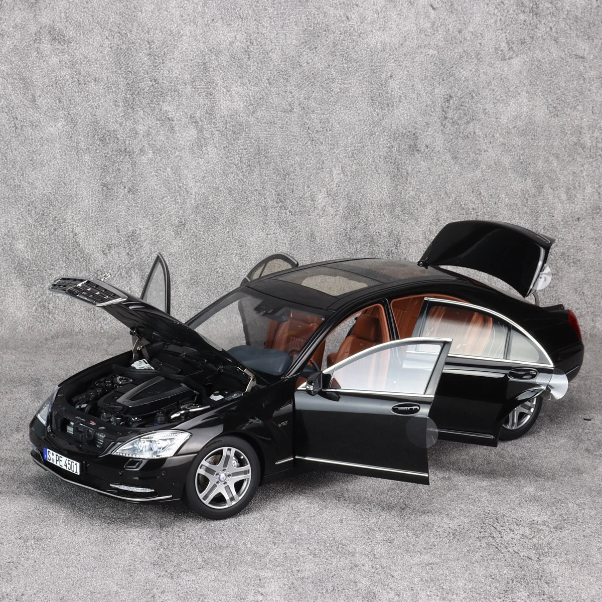 1:18 Mercedes-Benz S-Class S600L W221