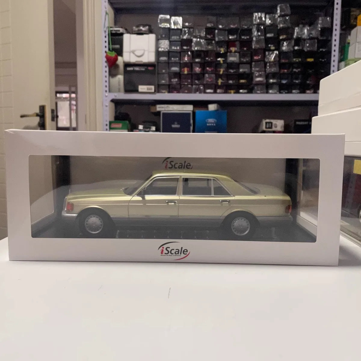 1:18 Mercedes-Benz W126 560SEL 1985