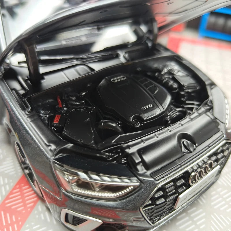 1:18 Audi A4