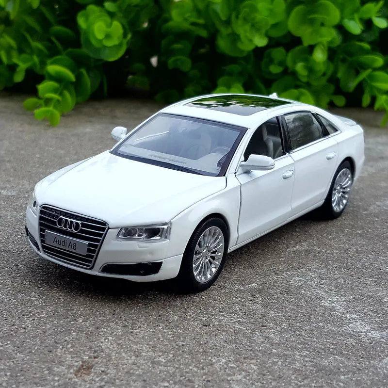 1:32 AUDI A8