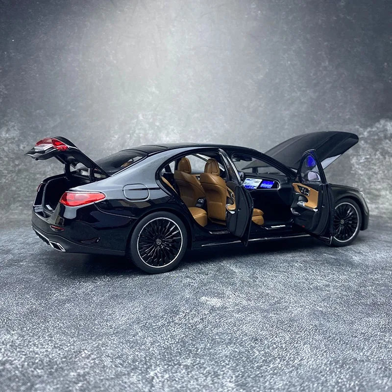 1:18 Mercedes-Benz E450 W214 E300