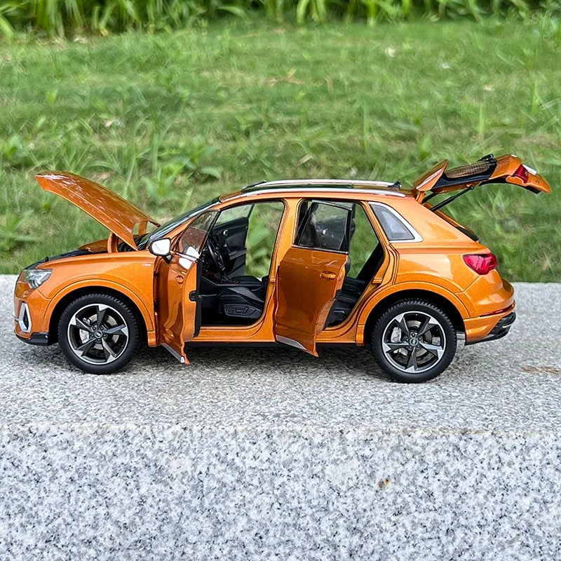 1:18 Audi Q3