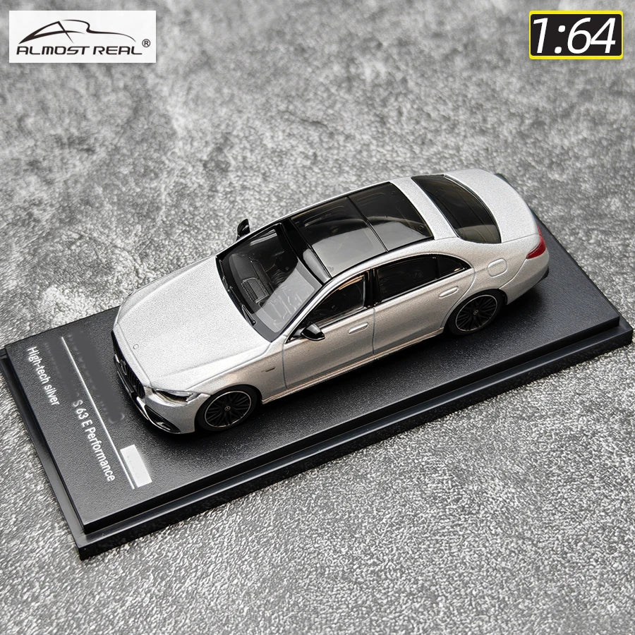 1:64 Mercedes-Benz S63 E Performance 2023