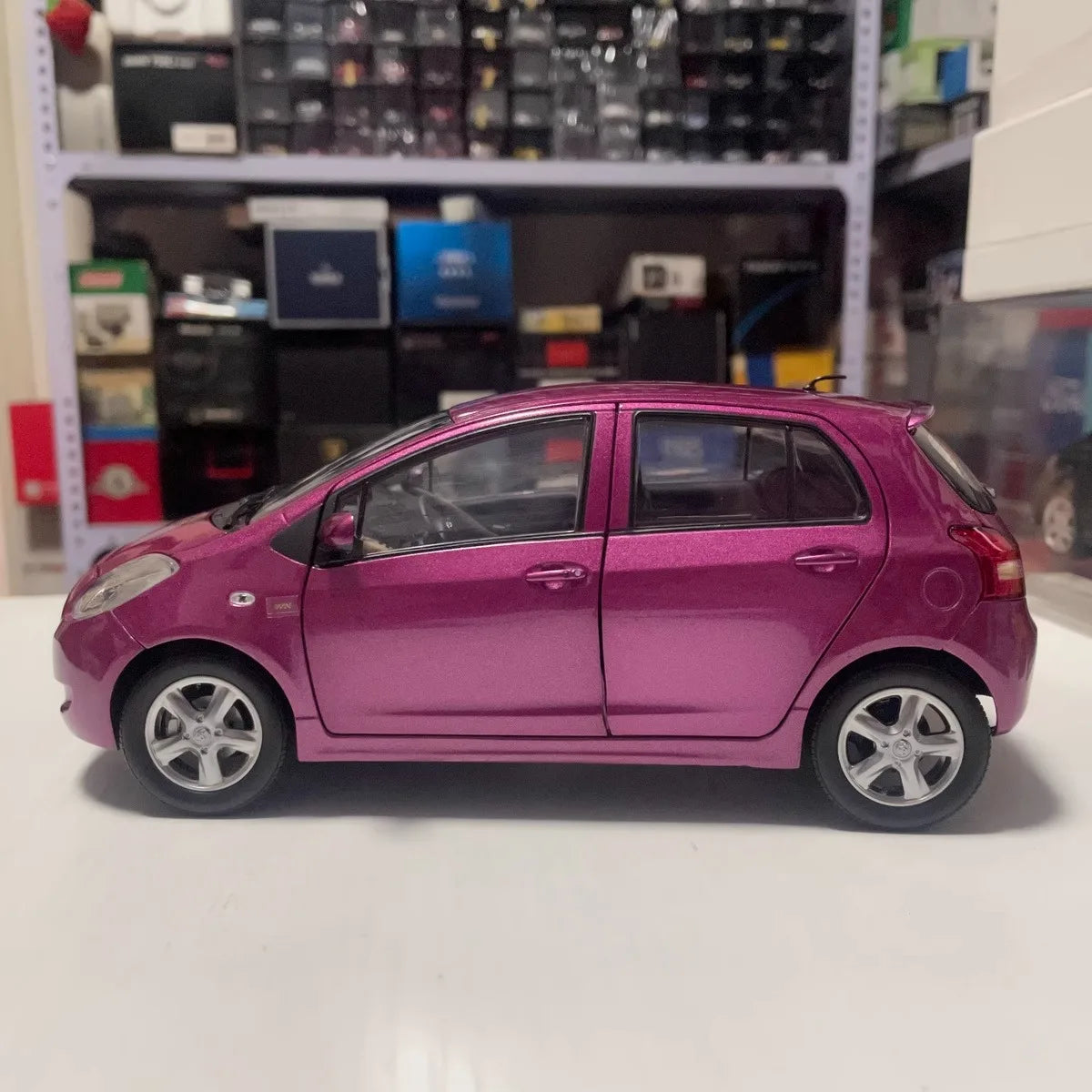 1:18 Toyota YARiS 2008