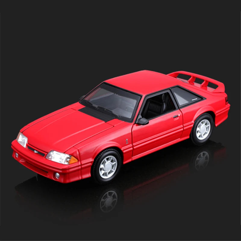 1:24 Ford Mustang SVT COBRA 1993