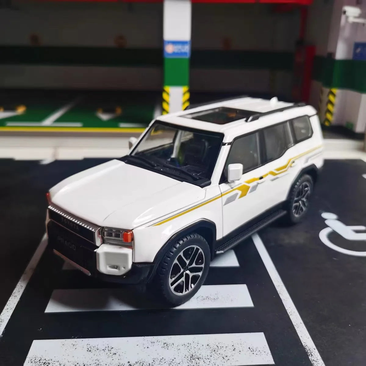 1:24 Toyota Land Cruiser Prado 2024