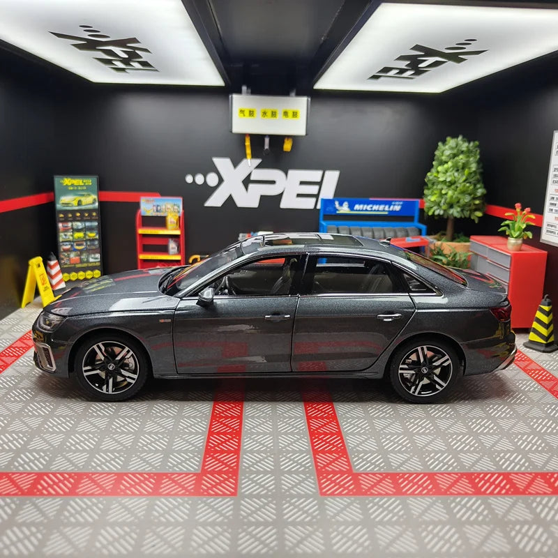 1:18 Audi A4