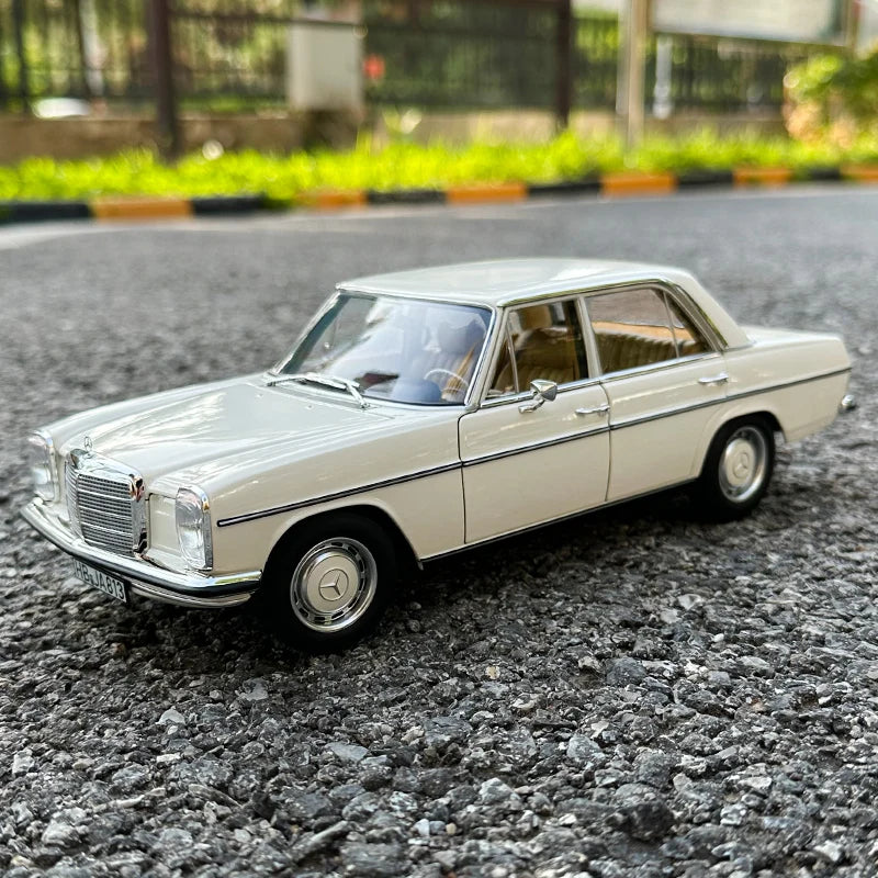 1:18 1968 Mercedes-Benz 200 W114