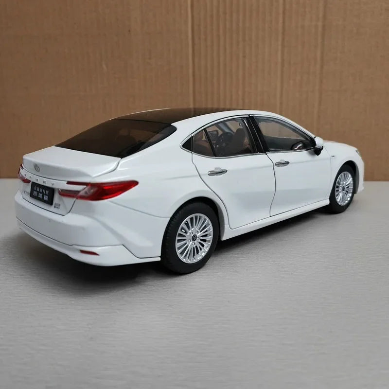 1:18 TOYOTA CAMRY 2024