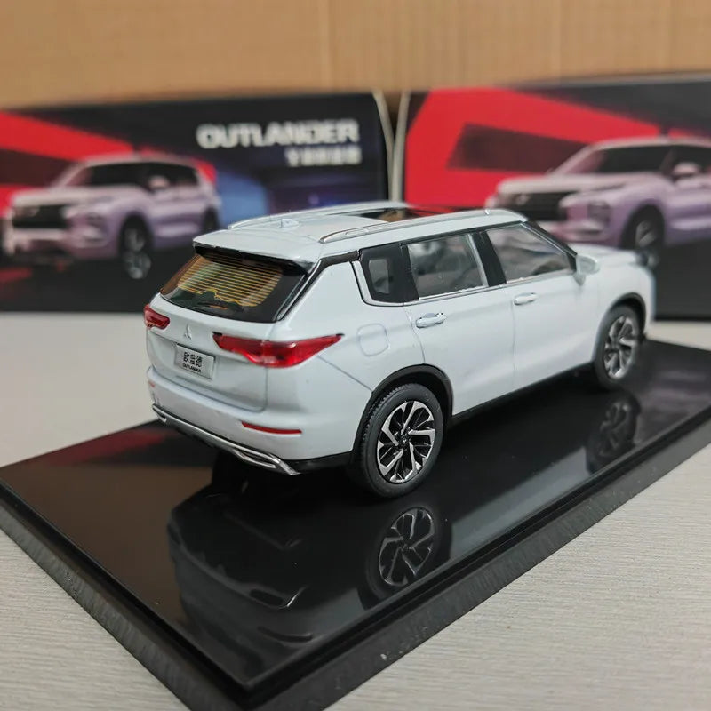 1:43 Mitsubishi Outlander