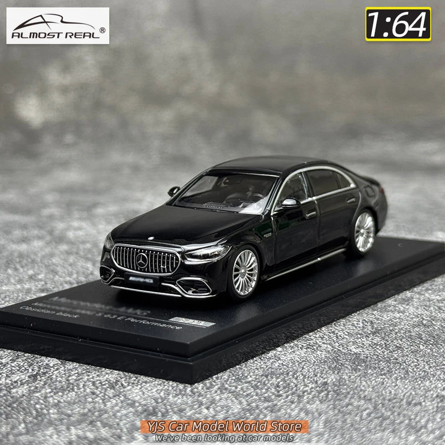 1:64 Mercedes-Benz S63 E Performance 2023