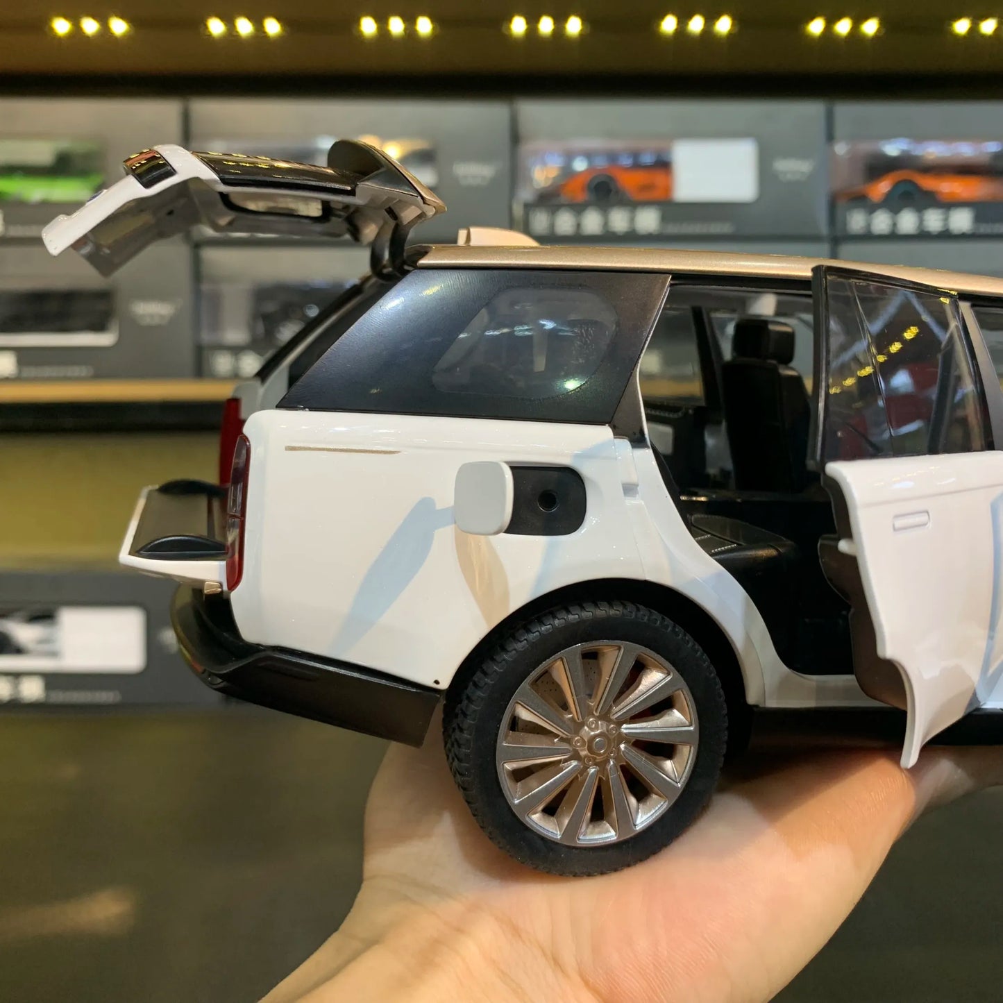 1:18 Range Rover Autobiography