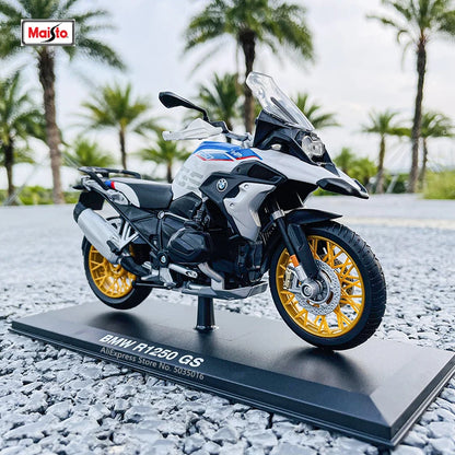 1:12  KTM 1290 Super Duke R Kawasaki Suzuki