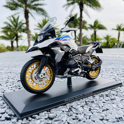 1:12  KTM 1290 Super Duke R Kawasaki Suzuki