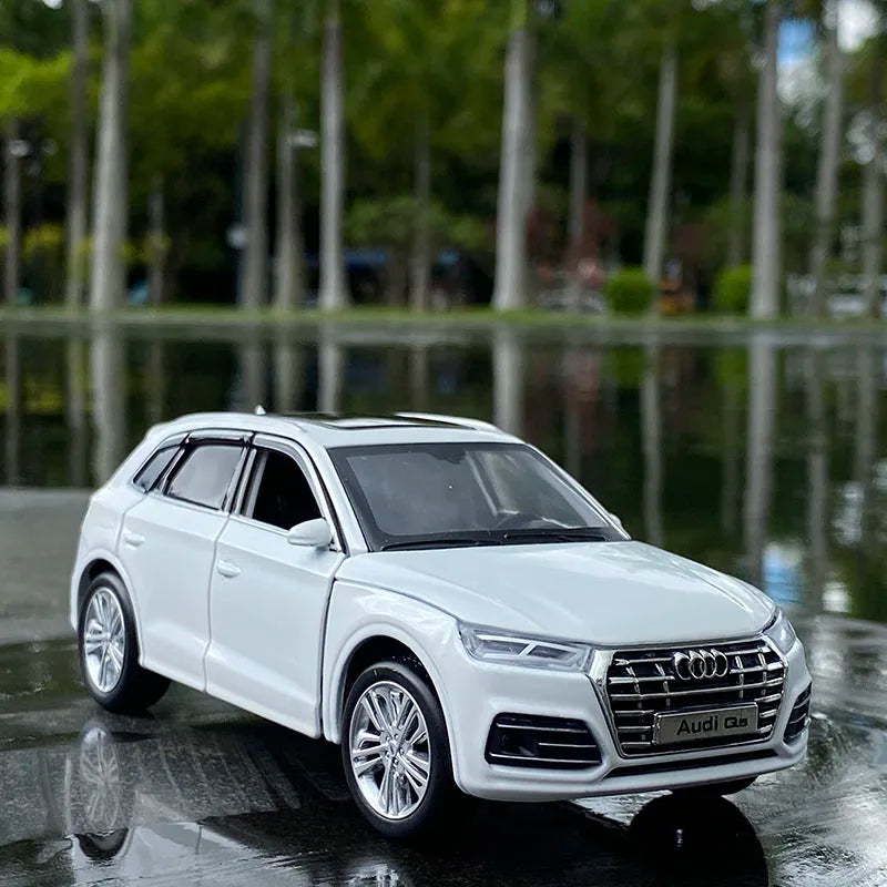 1:32 AUDI Q5