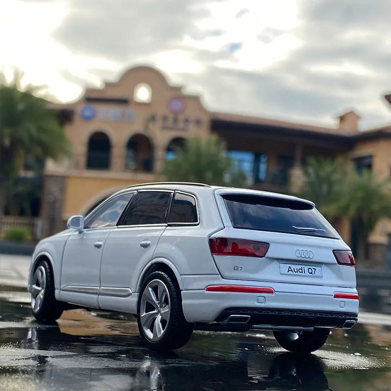 1:32 AUDI Q7