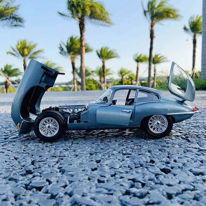 1:18 Jaguar E-type Coupe
