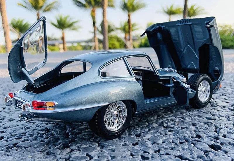1:18 Jaguar E-type Coupe