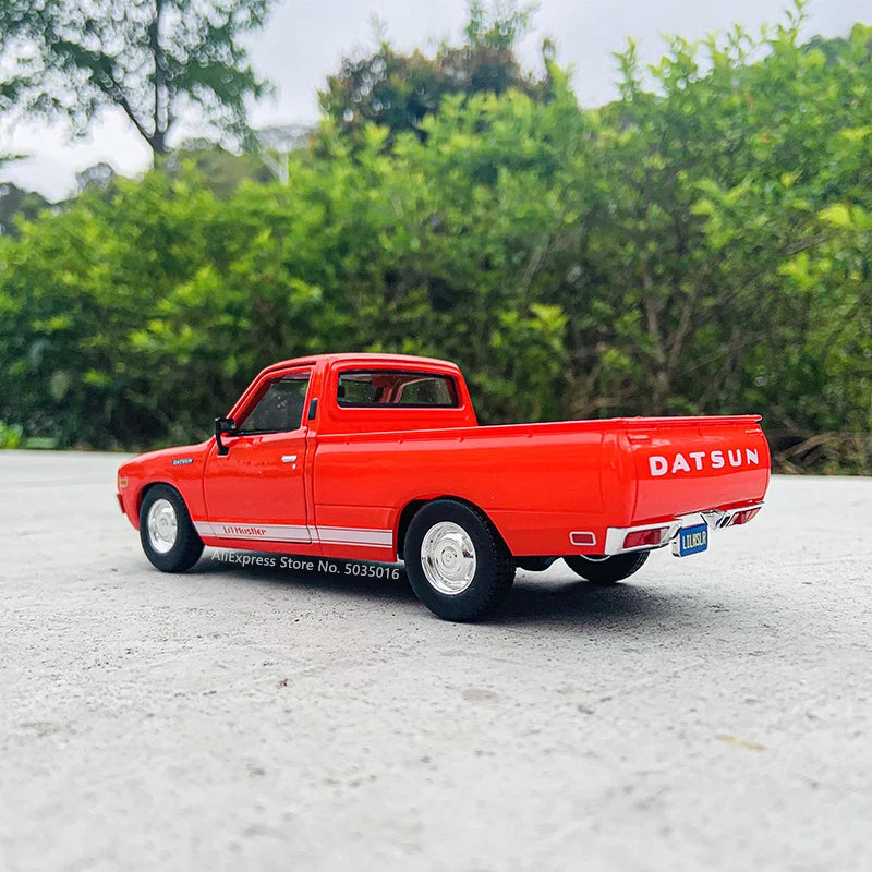 1:24 Nissan Datsun 1973 620 pickup red