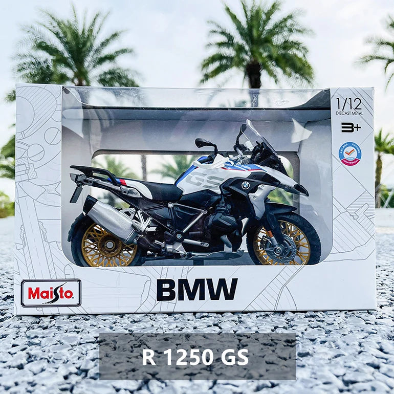 1:12  KTM 1290 Super Duke R Kawasaki Suzuki