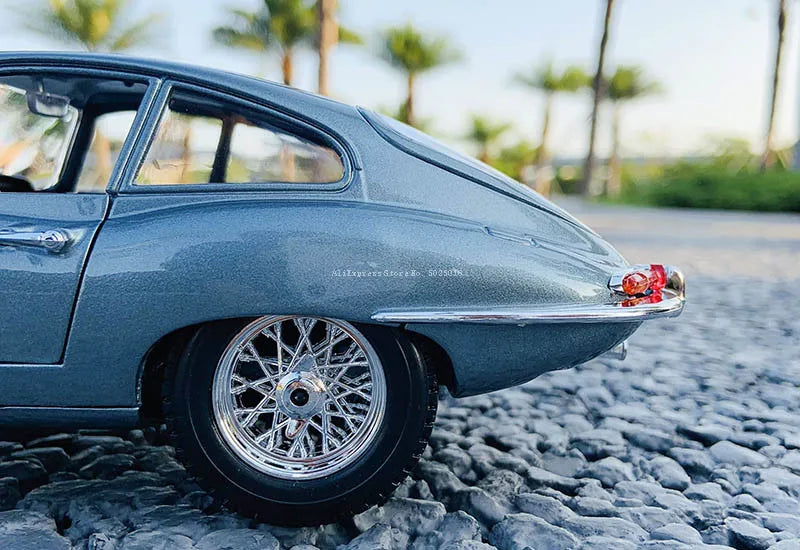 1:18 Jaguar E-type Coupe