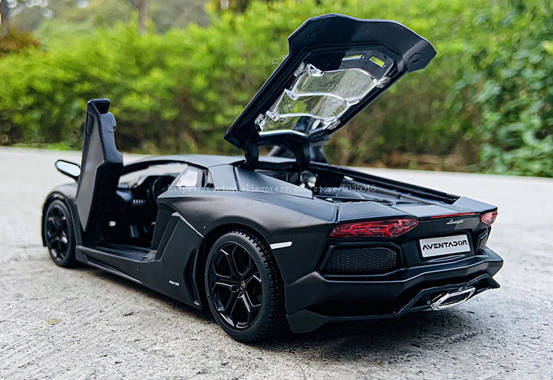 1:24 Lamborghini Aventador LP700-4