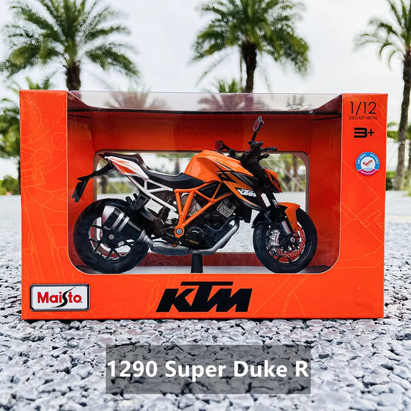 1:12  KTM 1290 Super Duke R Kawasaki Suzuki