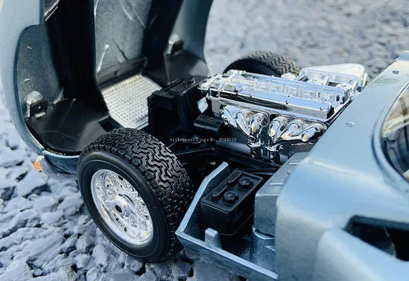 1:18 Jaguar E-type Coupe