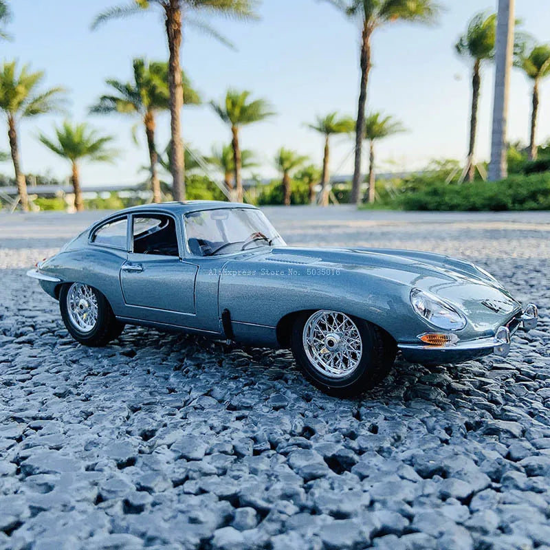 1:18 Jaguar E-type Coupe