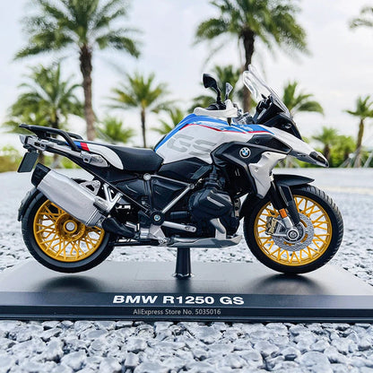 1:12  KTM 1290 Super Duke R Kawasaki Suzuki