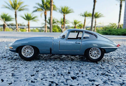 1:18 Jaguar E-type Coupe