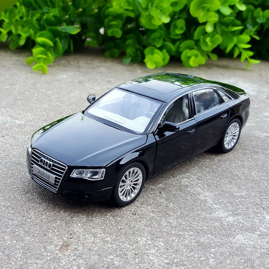 1:32 AUDI A8