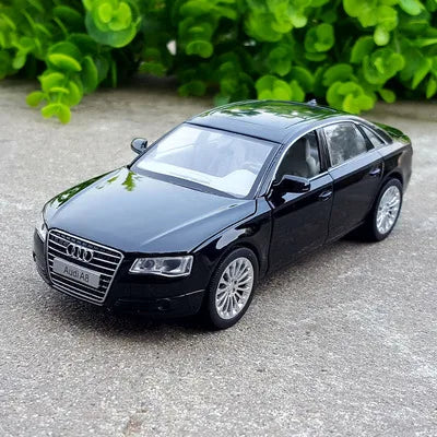 1:32 AUDI A8