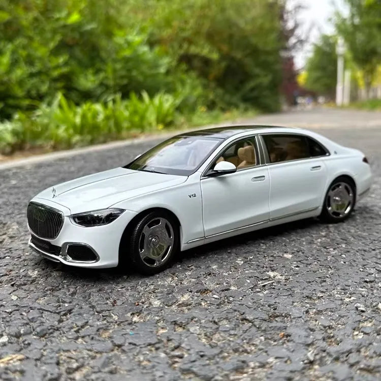 1:18 Mercedes-Benz Maybach S-Class S680 2021